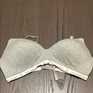 VS T-shirt lightly lined wireless bra size 38DD